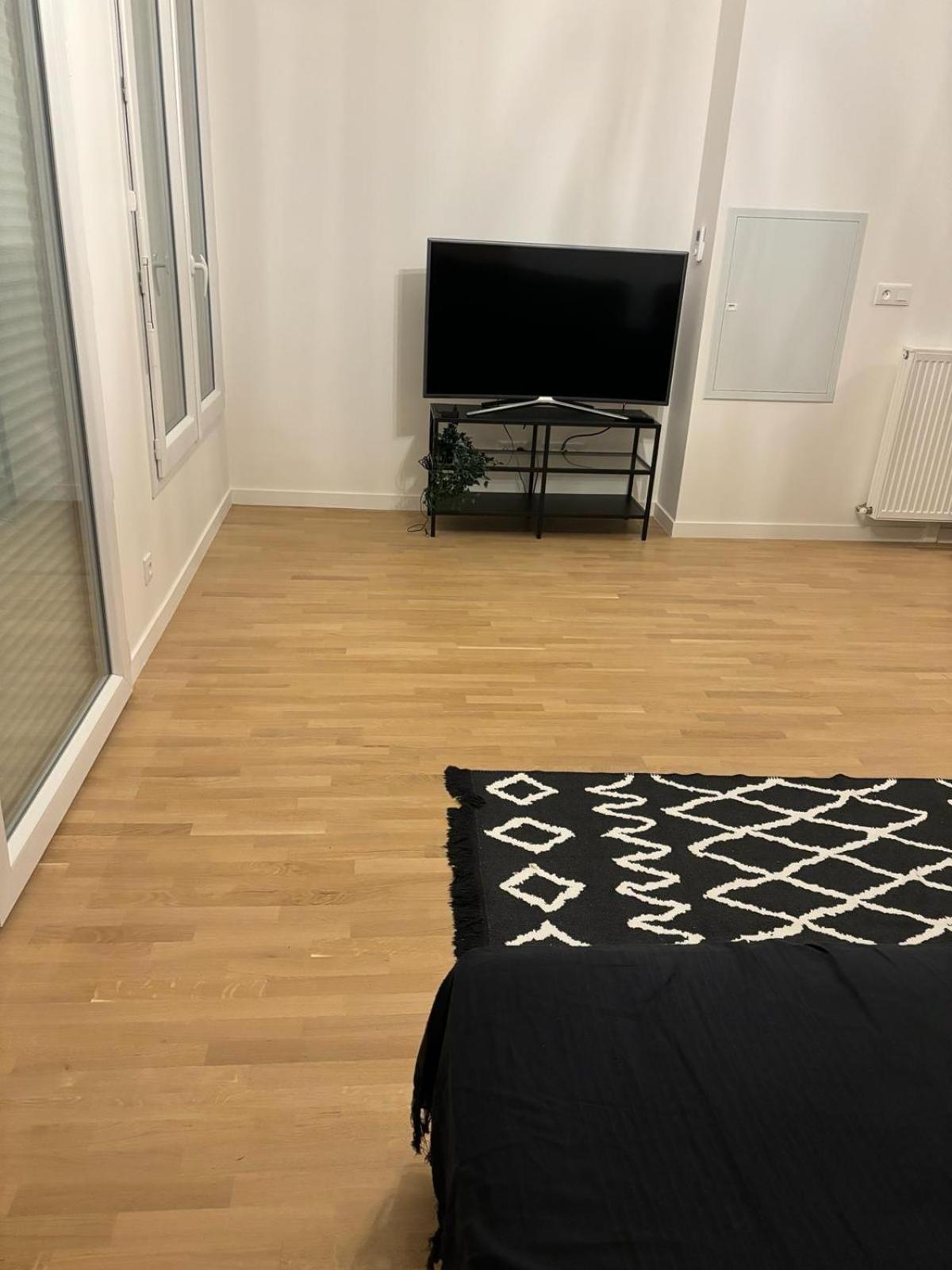 2 Pieces Standing Entre Disneyland Et Paris Neuilly-Plaisance Exterior foto