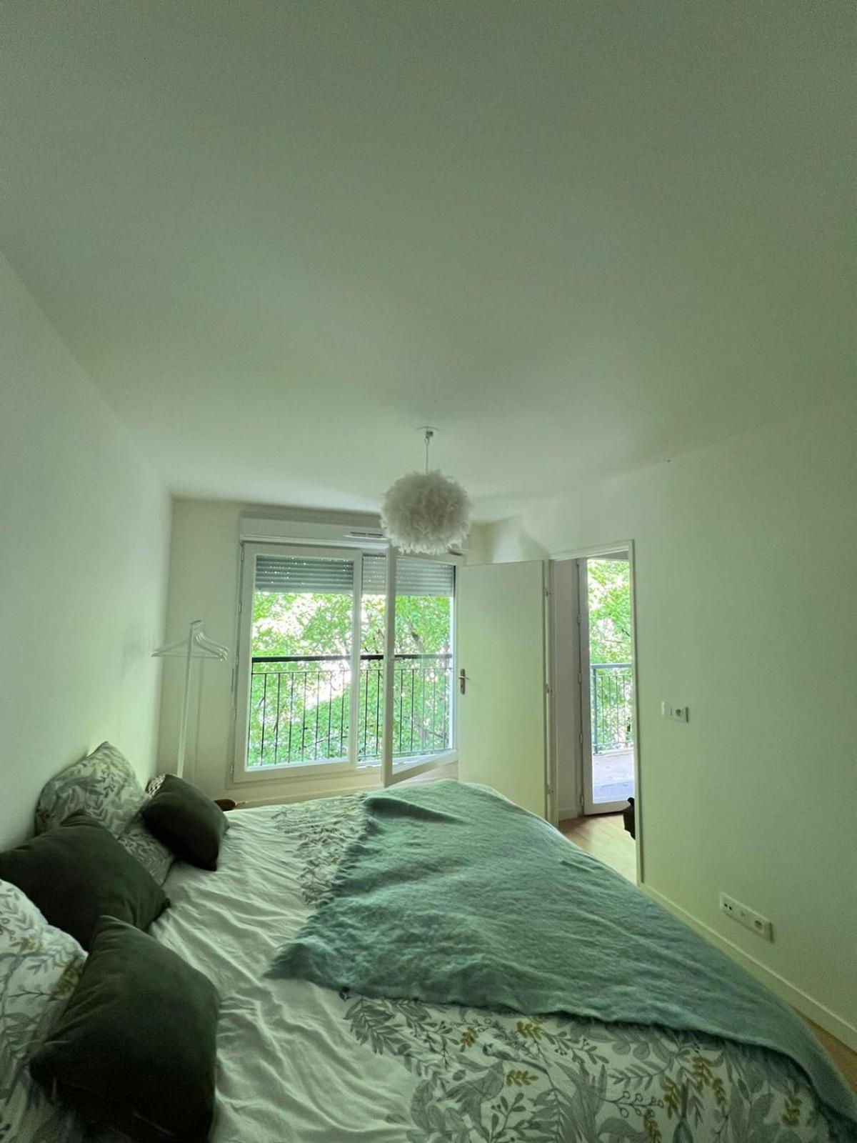 2 Pieces Standing Entre Disneyland Et Paris Neuilly-Plaisance Exterior foto